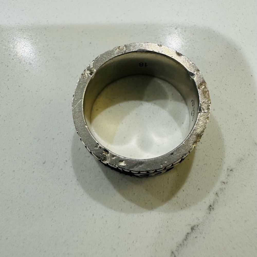 Gucci Marmont GG Wide Silver Band Ring - Picture 4 of 13